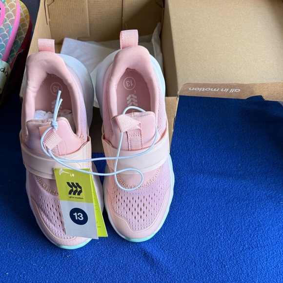 New: Girls , All in Motion, Dillon Sneakers - Picture 4 of 4